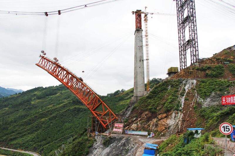 File:YelangheRailwaySide&Slope.jpg