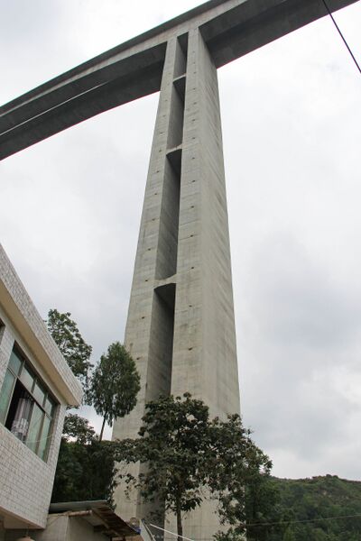 File:ErhaihePierGraySky.JPG