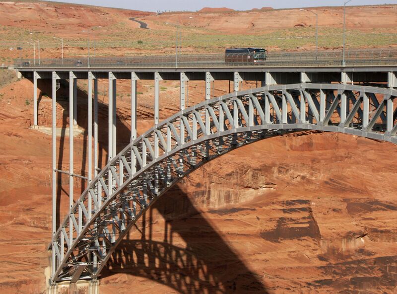File:GlenCanyonDamBridge128.jpg