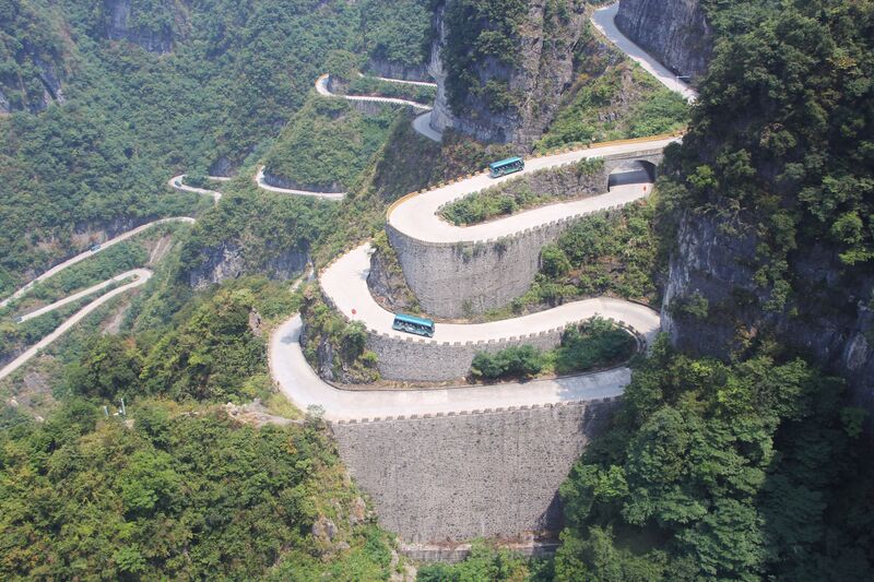 File:TianmenMountainBusTurns.jpg