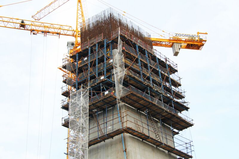 File:YachiEastTowerTopLonglens.jpg