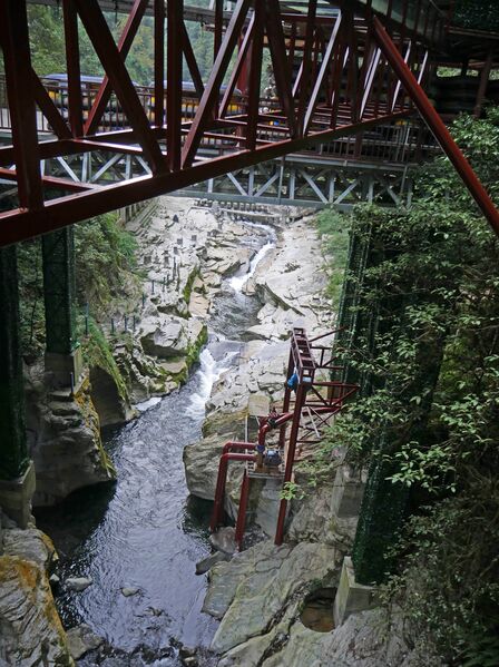 File:YunzhiduanCliffwalkRaftBridge3.JPG