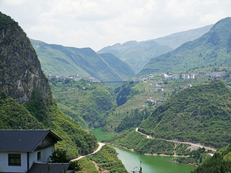 File:LuoluArchFar.JPG