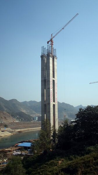 File:WujiangDejiangPier&Crane.jpg