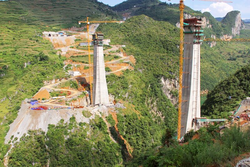 File:WuzuoheRailwayTowers.jpg