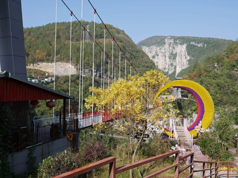 File:Yunzhiduan Glass FootbridgeYellowMMoon.JPG
