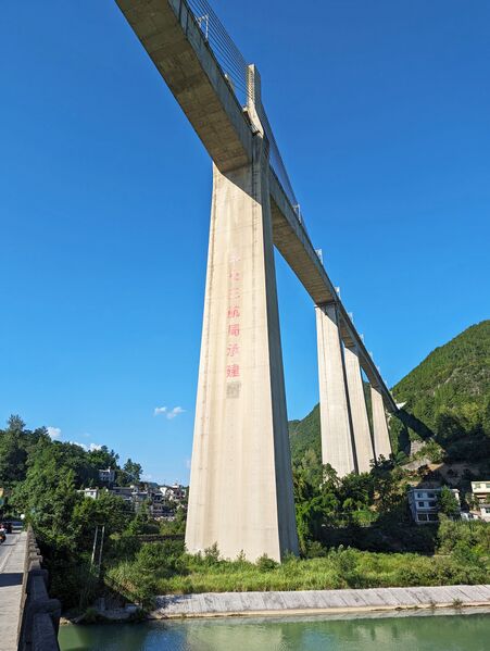 File:Apengjiang Railway Bridge QianzhangPierShaft.jpg