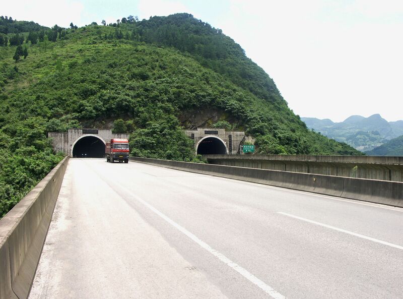 File:LiangchaheTunnels.jpg