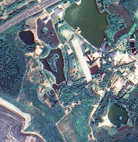 File:Longfenggu GlassSatellite.jpg