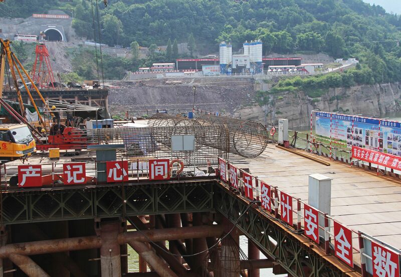 File:PengxiheRailwayPierView.JPG