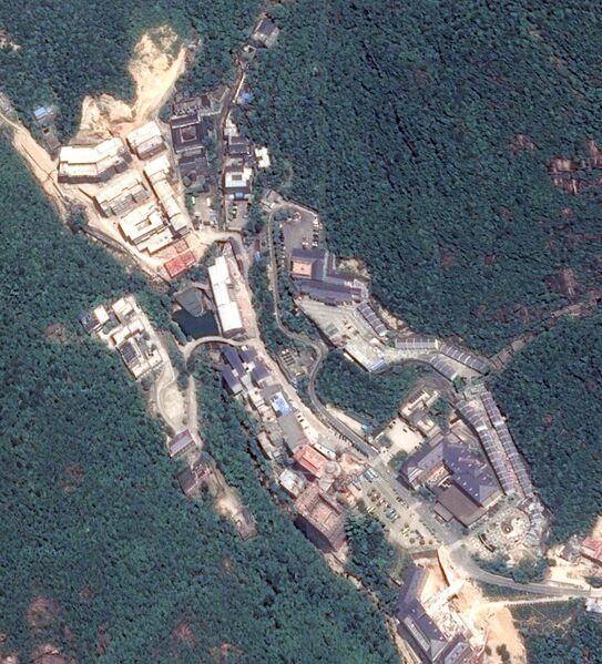File:SanQingShanSouthGondolaCloseSatellite.jpg