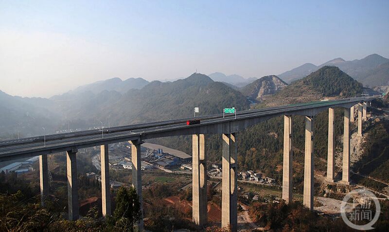 File:Yanxigou Bridge QianjiangCompleted.jpg