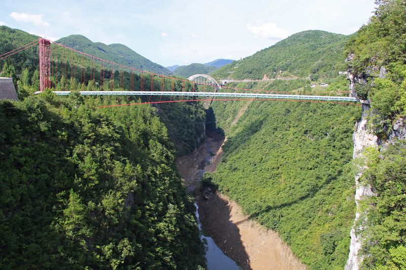 File:YesanhePipelineLowReservoirByEric.jpg