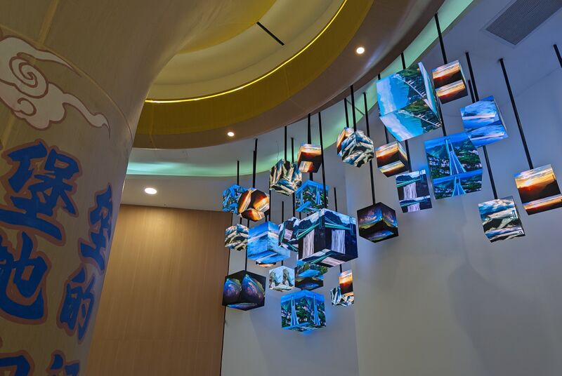 File:HuajiangVideoCubes.jpg