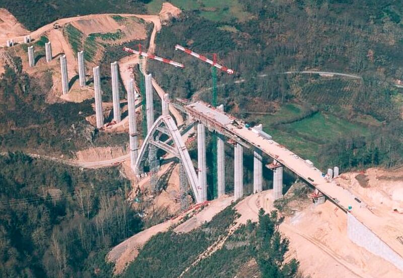 File:NaronAerialCranes.jpg