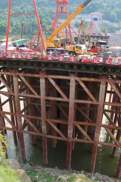 File:536PengxiheRailwayRiverPier copy.JPG