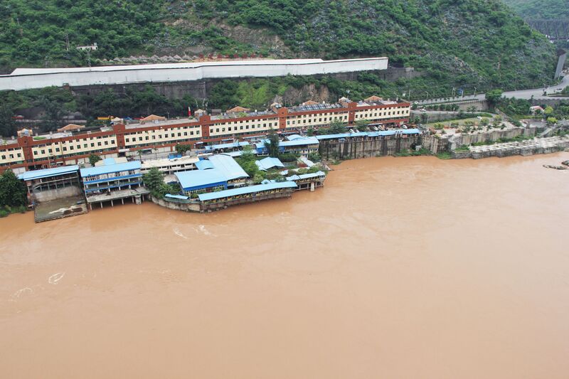 File:JinshajiangQinglongshanWaterfront.jpg