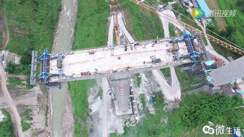File:XiangbaheRailwayTravelersDrone.jpg