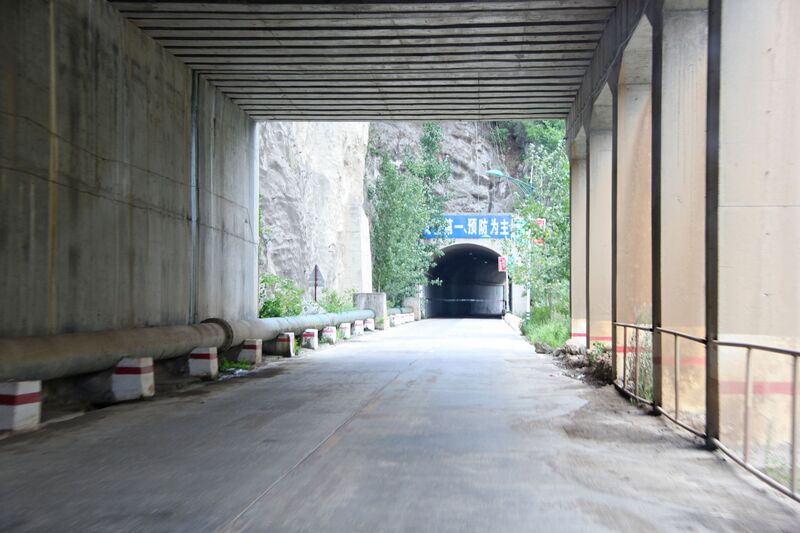 File:BeipanjiangHighSpeedShedTunnel.jpg