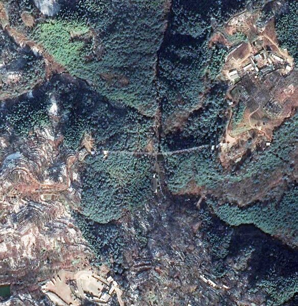 File:Danshanchishui GlassSatellite.jpg