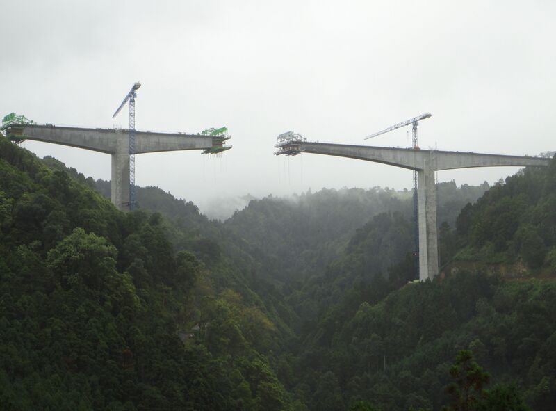 File:DespequesuasConstructionWideView.jpg