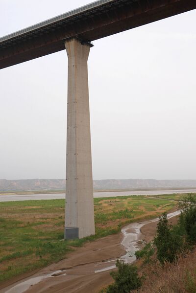 File:Huanghe LinyiTallPier.JPG