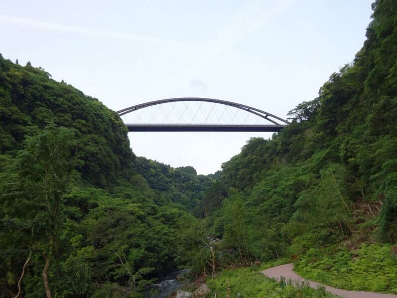 File:TakimiArchSky.jpg