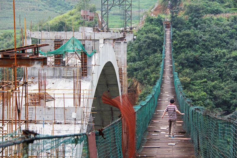 File:WujiangArch&FootbridgeLonglens.jpg
