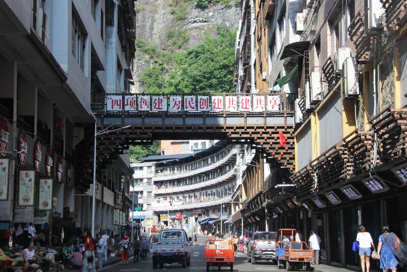 File:661FengjieAreaFootbridge2 copy.JPG