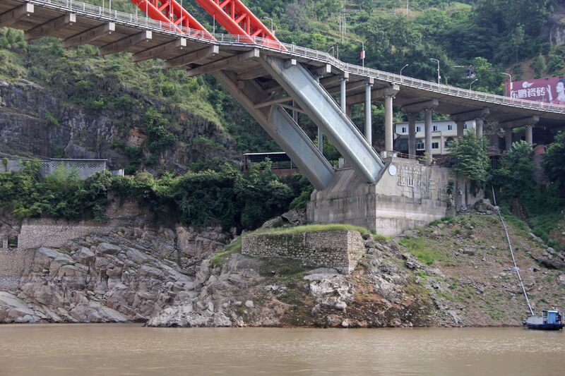File:698LongmensBridgesFromBoat5 copy.JPG