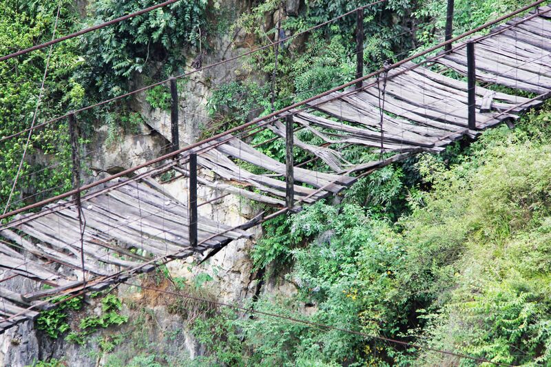 File:LuoluSuspensionFootbridgePlanks.jpg