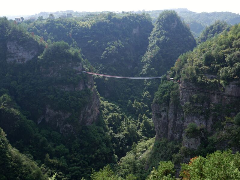 File:ShijiufengJingquiScenicAreaFootbridgeFarView2.JPG