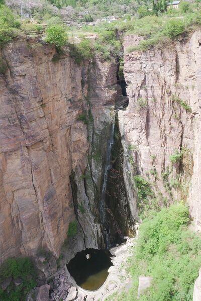 File:Baligou ScenicElevatorSmallWaterfall.JPG