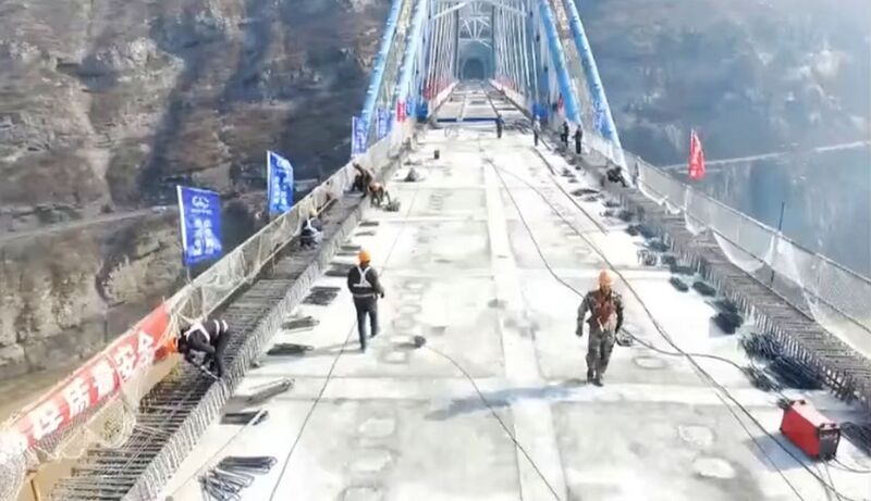 File:HuangheRailwayBridgeLongmen34.jpg