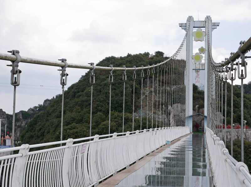 File:Liupanshui MeihuashanCableDeck.JPG