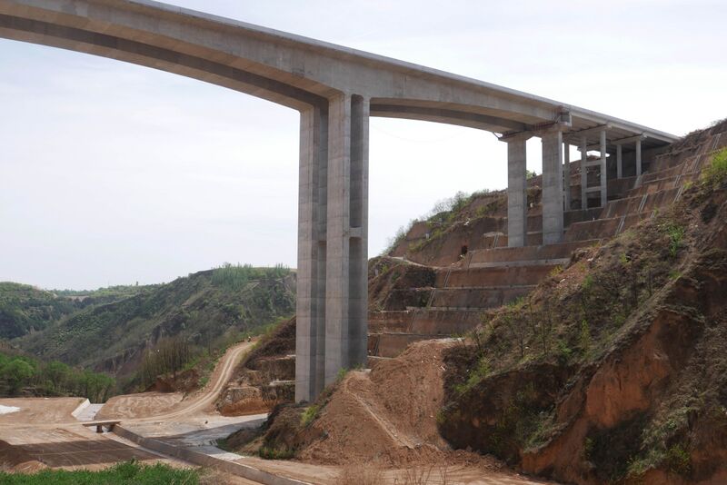 File:LuojiapanPier.JPG