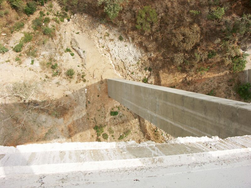 File:SantaLuciaBridge9.jpg
