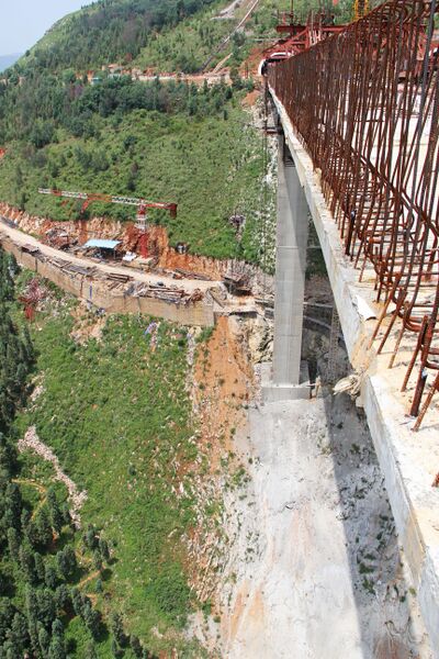 File:XiyoudongBridgeEdge.jpg