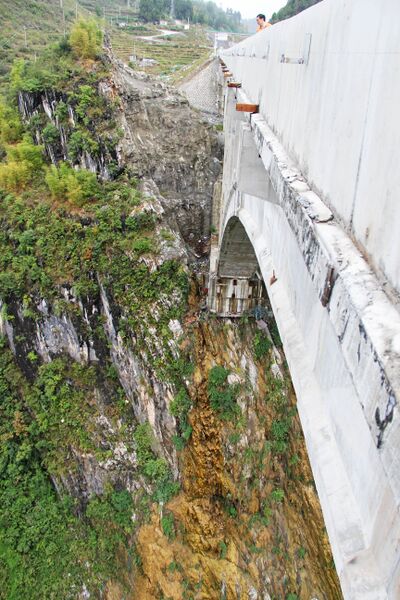 File:MatiheArch&Cliff.jpg