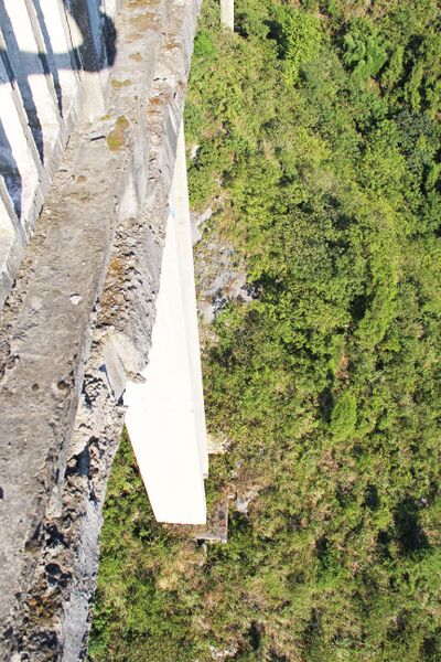 File:YushanMountainBridgeSlope.jpg