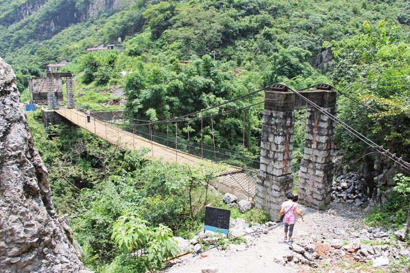 File:220DugeSmallBridgeView copy.JPG
