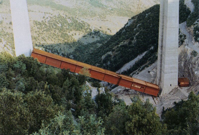 File:5RagoBridgeLift.jpg