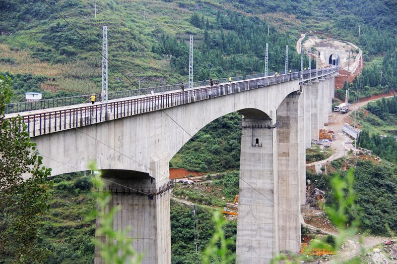 File:DinaheRailwayBeamLonglens.jpg
