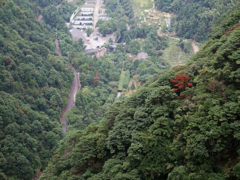 File:LianghuangshanCoasterLonglens.JPG