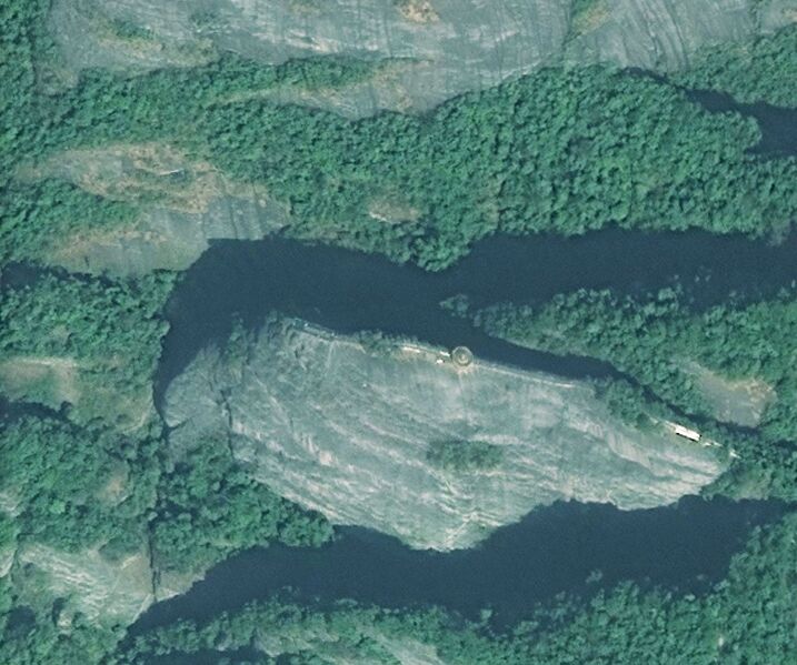 File:TianmenshanOverlookSatellite.jpg