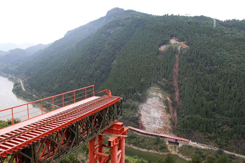 File:YoushuiRailwayCanyon.JPG