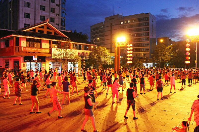 File:37EnshiCity2014Dancers.jpg