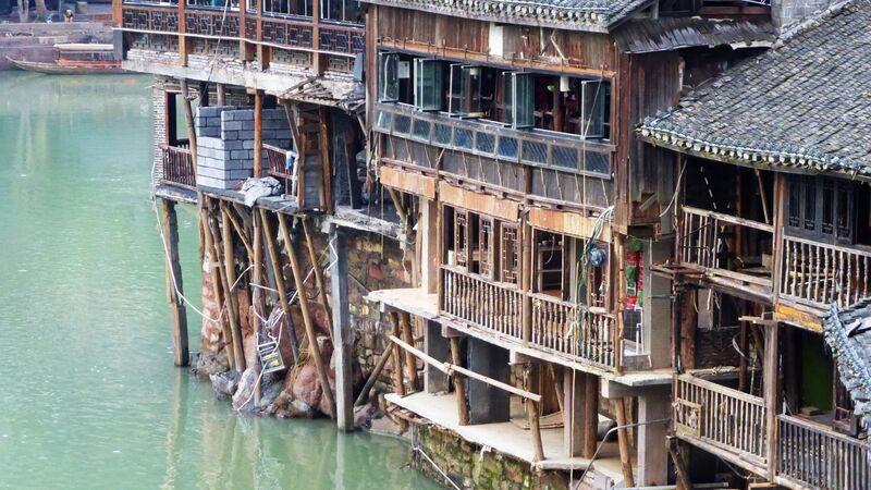 File:208FenghuangWaterBuildingsByFilmer.jpg