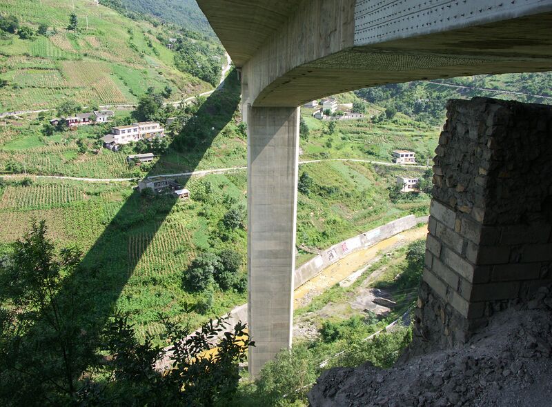 File:AnwenBridgePierView.jpg