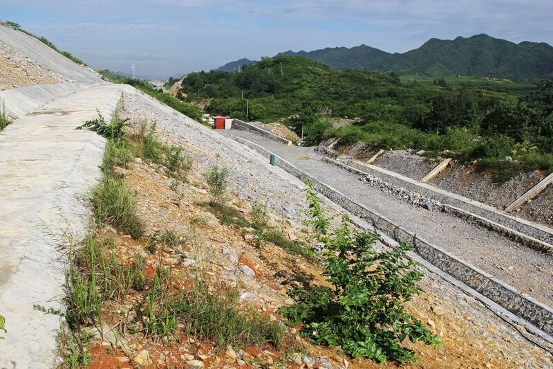 File:DiaolanheRailwayNewApproach.JPG